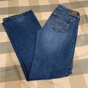 American Eagle Favourite Boyfriend Jeans. Size 4 regular.